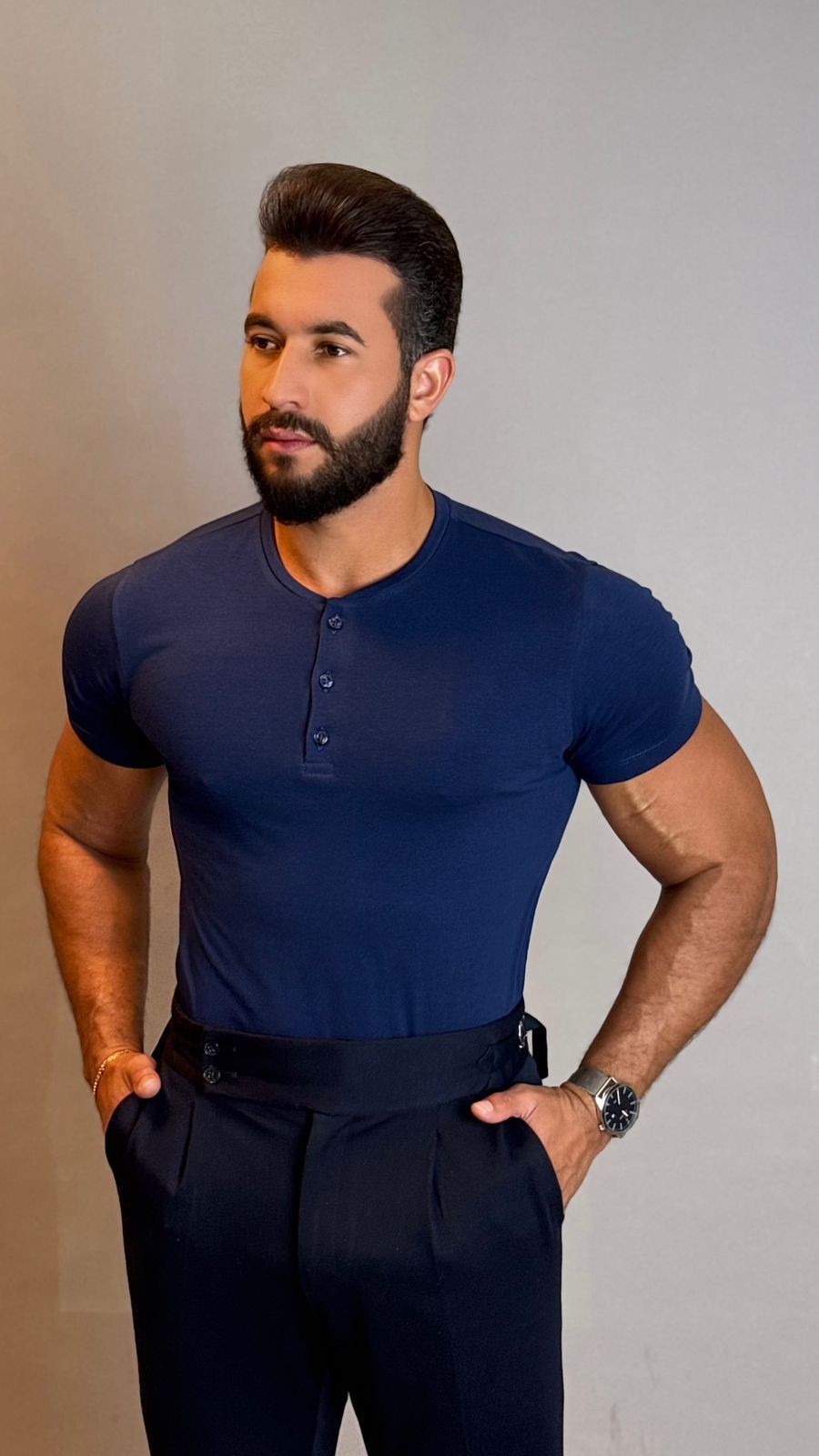 T-Shirt Masculina Gola Henley