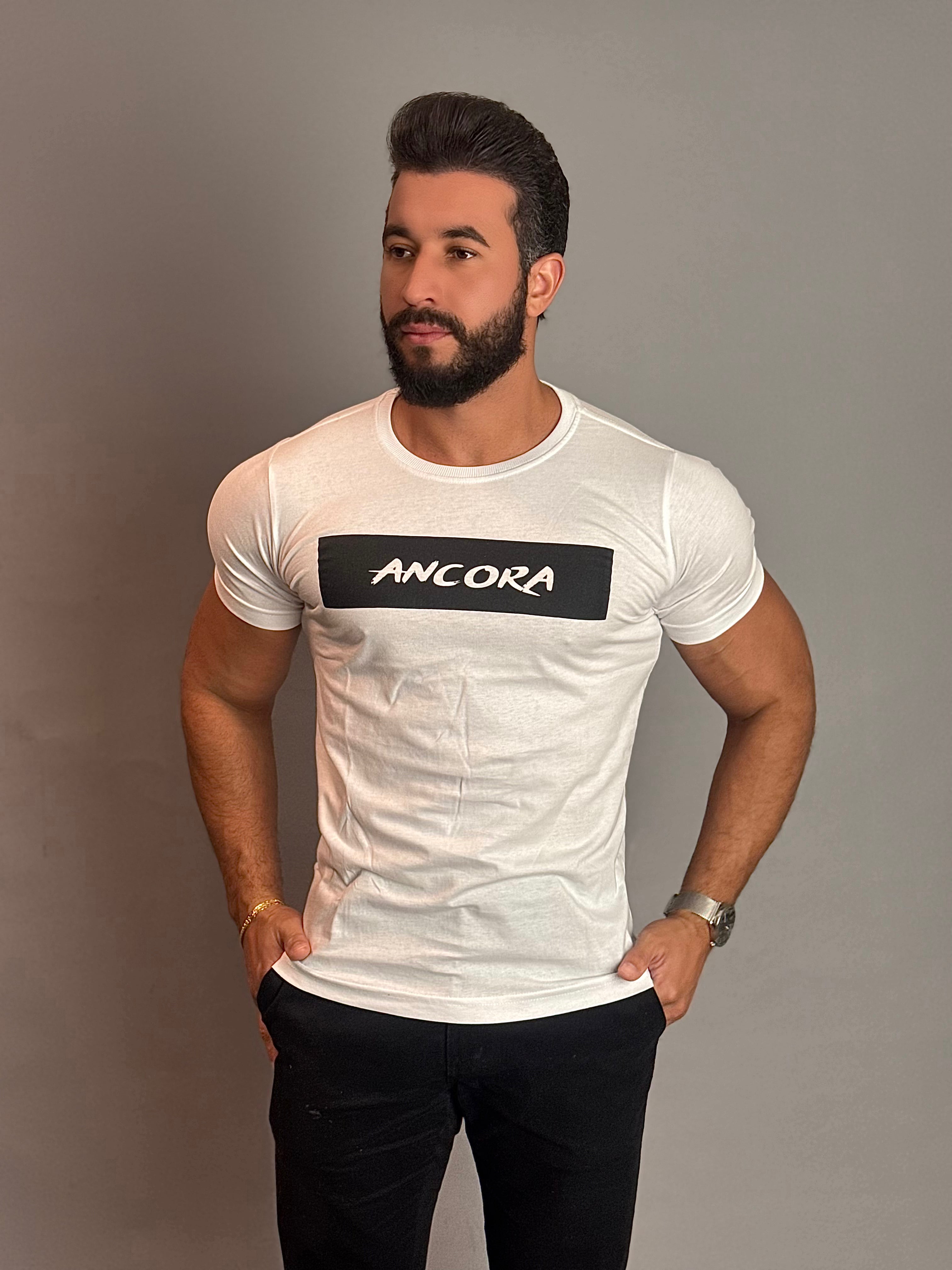 Camisa Gola Redonda Masculina - Branca e preta