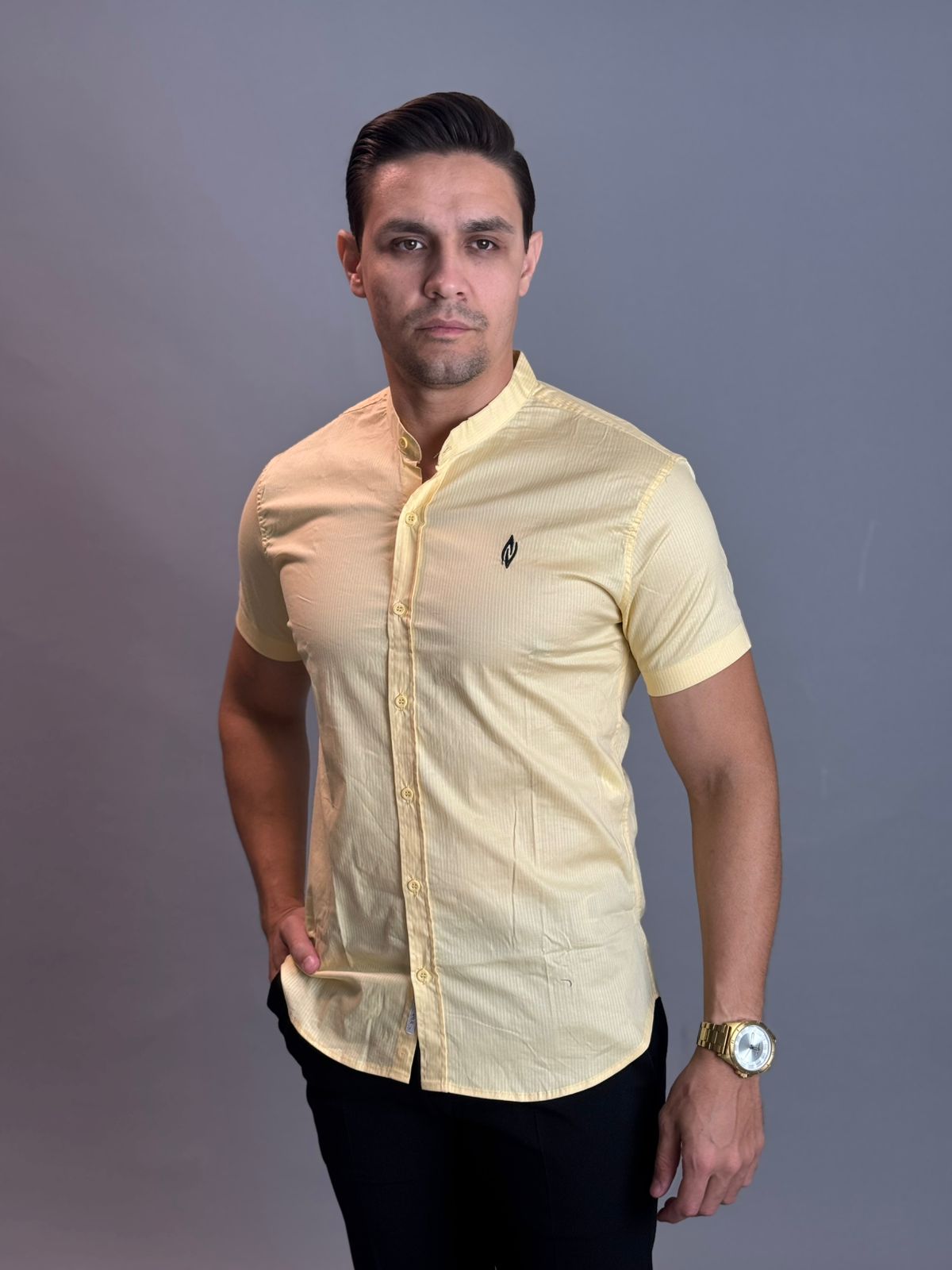Camisa Social Masculina Gola Padre com Botão - Amarela