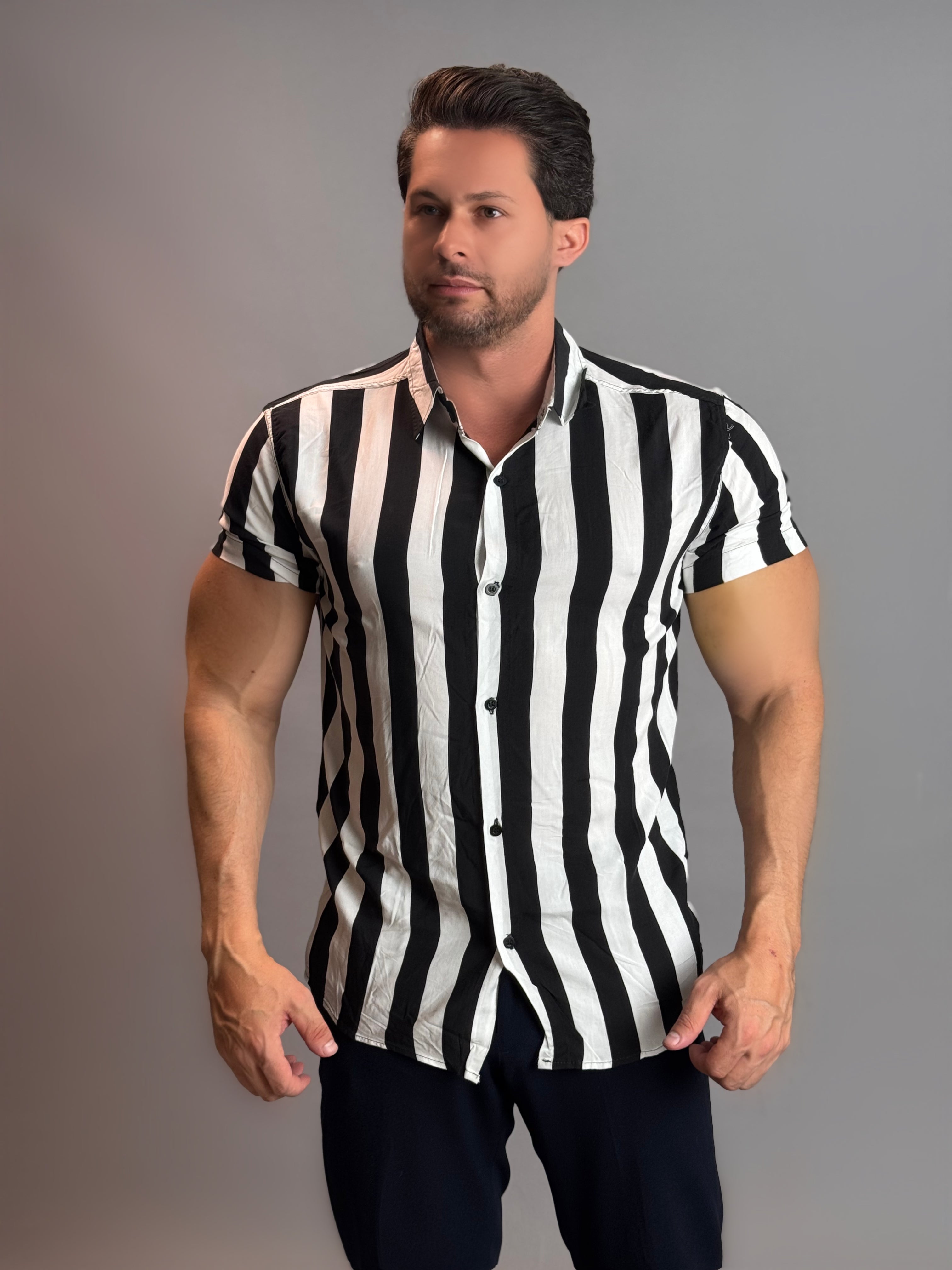 Camisa Social Masculina com Botão Manga Curta - Listrada