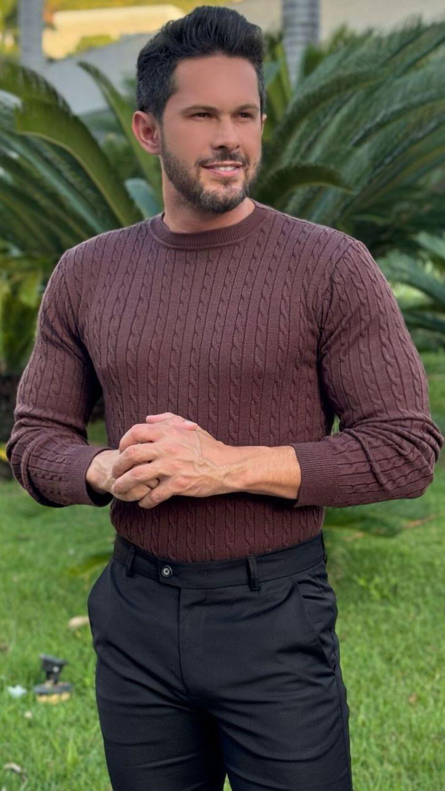 Suéter Masculino Trançado em Modal