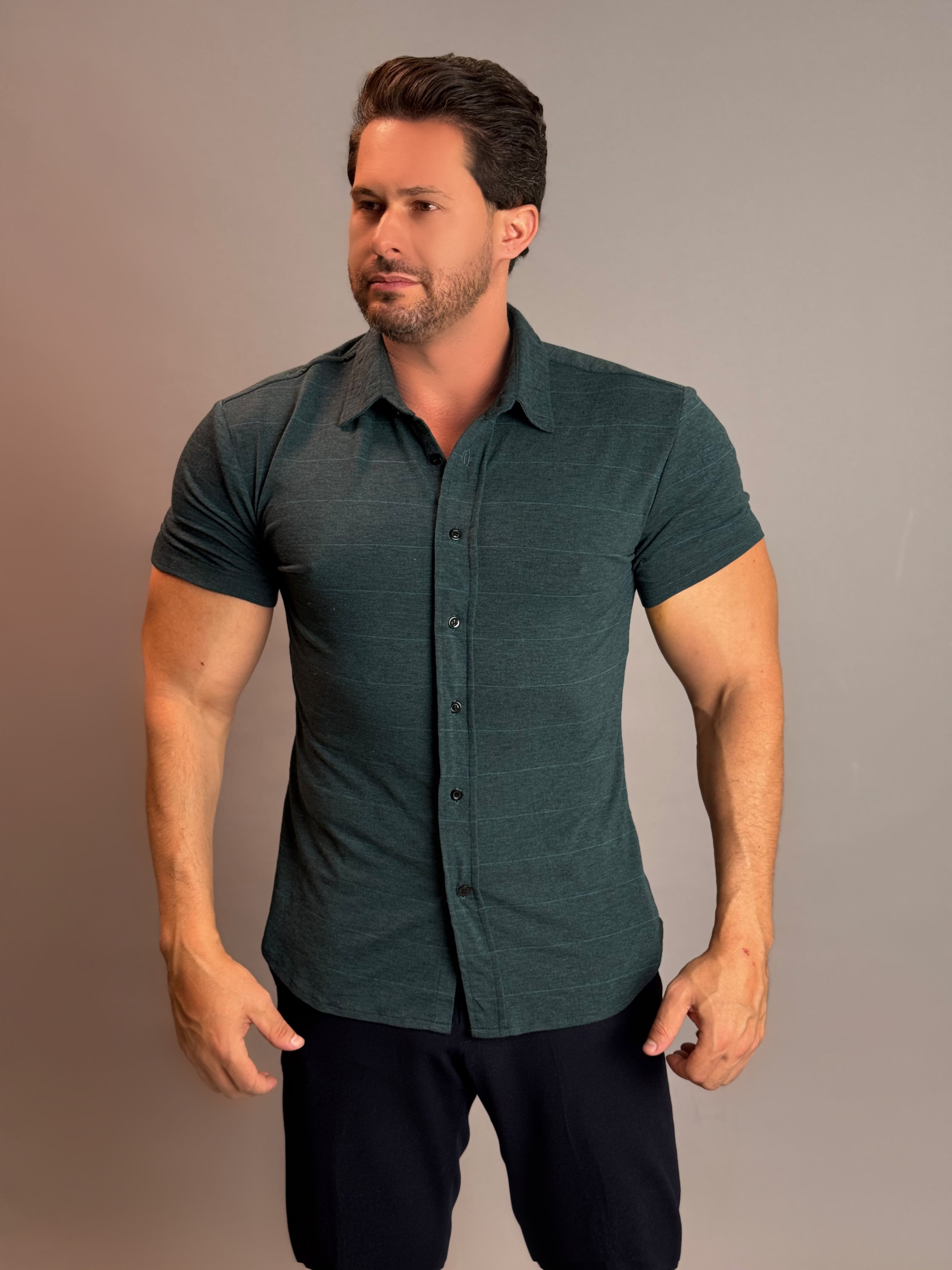 Camisa Social Masculina com Botão Manga Curta - Verde Escuro