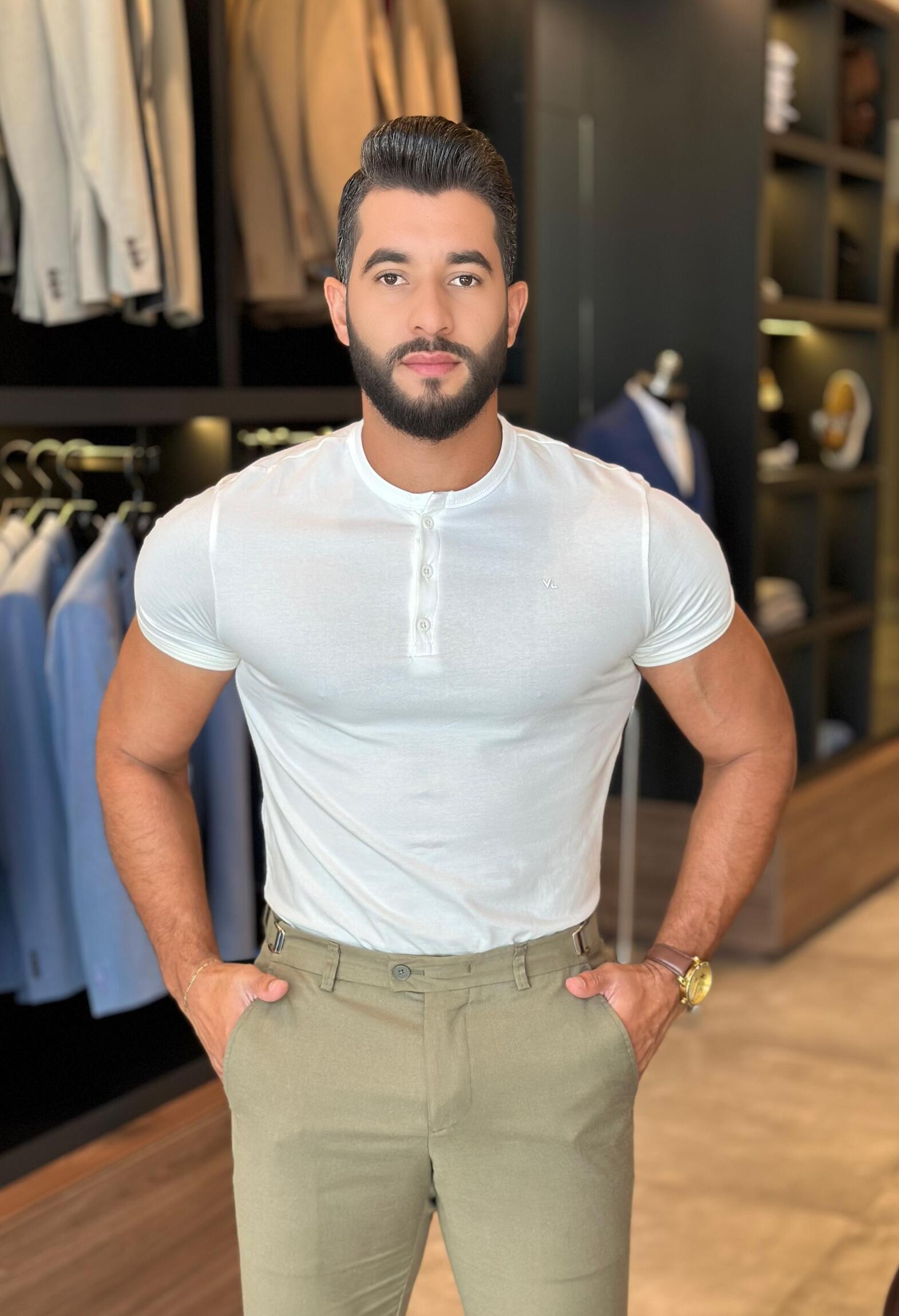 T-Shirt Masculina Gola Henley